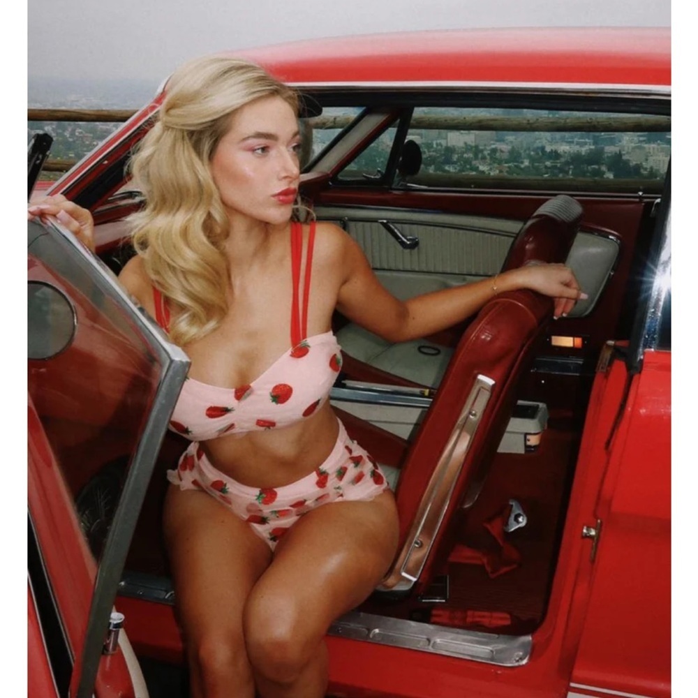 Retro Lace Strawberry Bikini Size Small. NWT - Picture 2 of 12